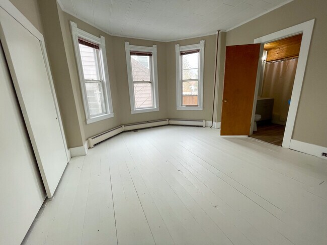 Building Photo - 55 Oak St