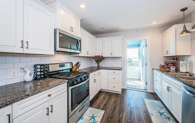 Building Photo - 2 Causeway Blvd