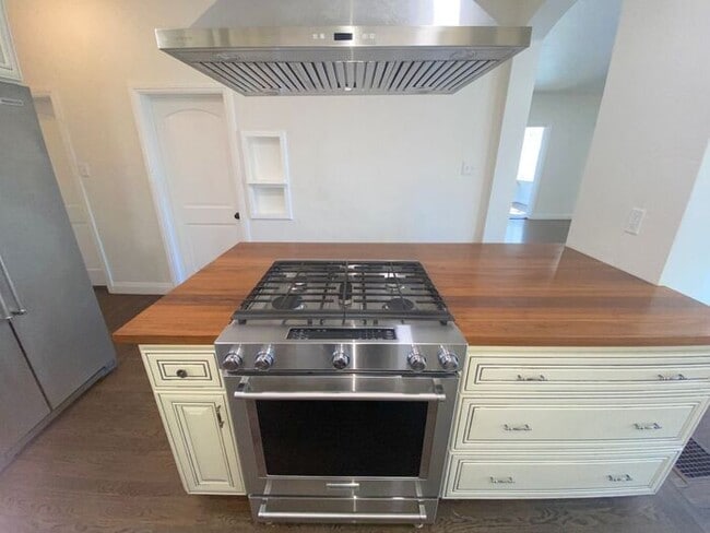 Building Photo - Fabulous Reno Historical House - Charming ...