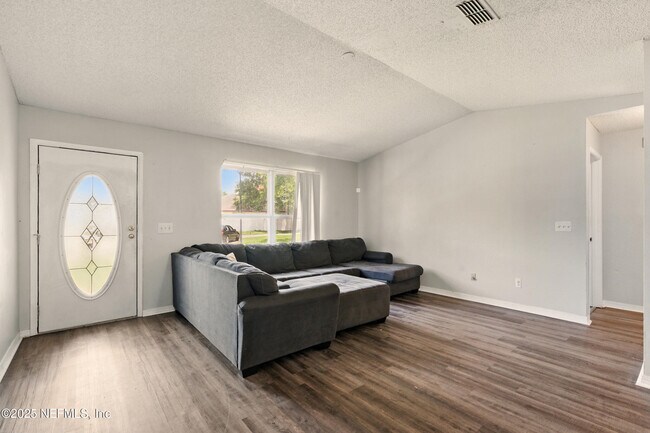 Building Photo - 6343 Alfredo Ct