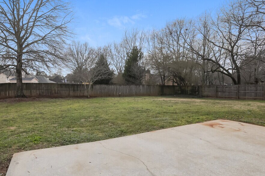 Building Photo - 2403 Scarlet Ln SE