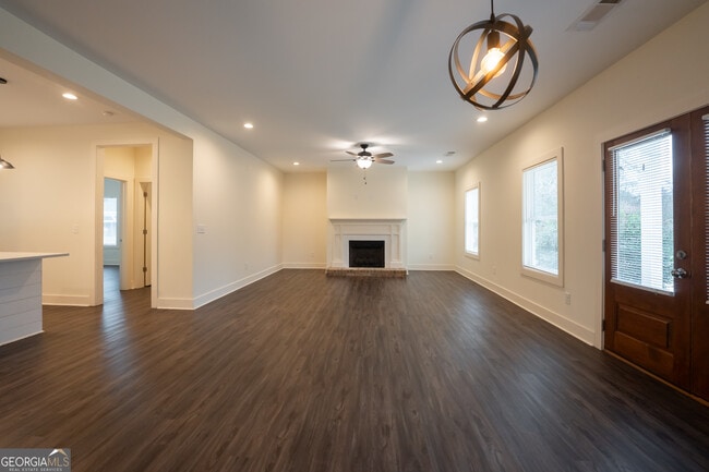 Building Photo - 1000 Bell Cir