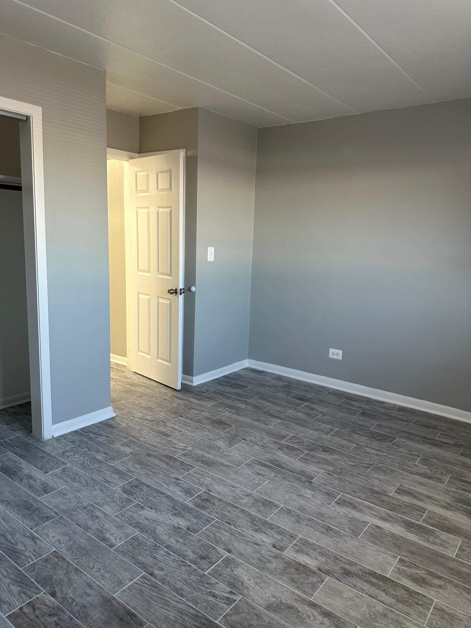 Building Photo - 1400 Carol St