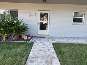 Building Photo - 2441 Persian Dr