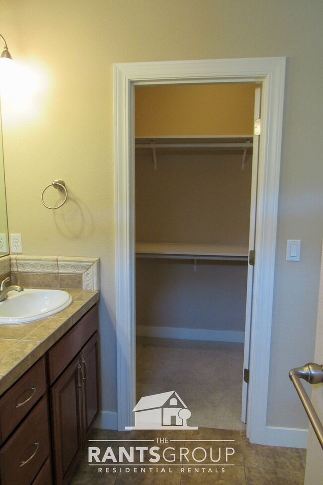 Building Photo - Spacious Single-Family Home in Olympia’s I...