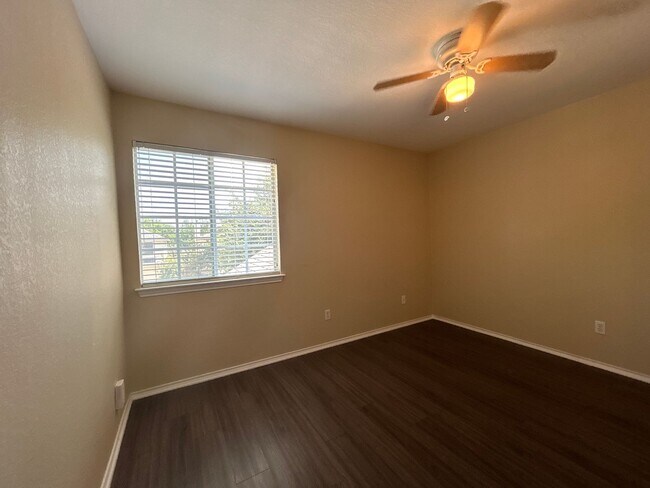 Building Photo - Charming 3BR Home with Modern Comforts and...