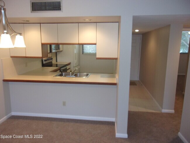 Building Photo - 300 Columbia Dr