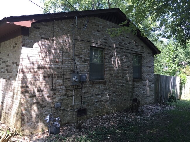 Building Photo - 108 Fair St