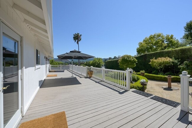 Building Photo - 5 Santa Victoria Ct
