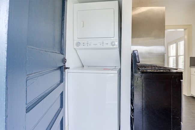 Building Photo - 1516 Bonnie Brae St