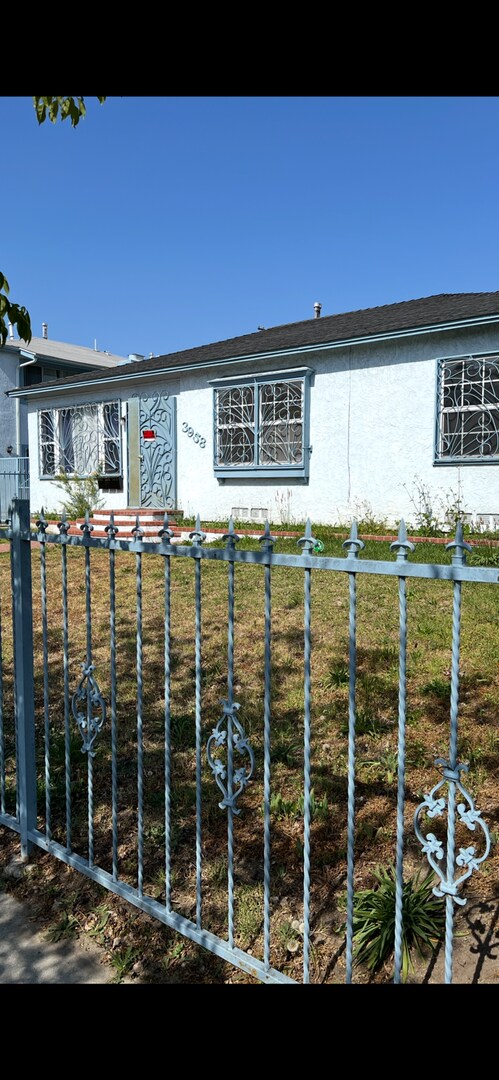 Building Photo - 3958 Normandie Ave