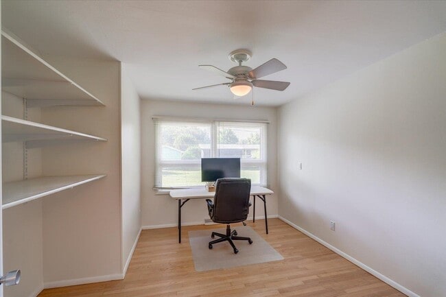 Building Photo - 5813 Anchorage Ave