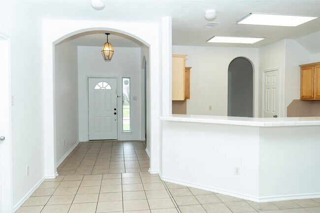 Building Photo - 12914 Pinehall Ln