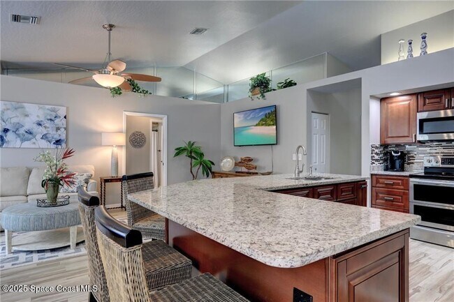 Building Photo - 562 Rolling Hill Dr