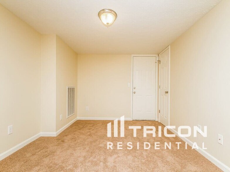 Building Photo - 3204 W Yorkshire Ct