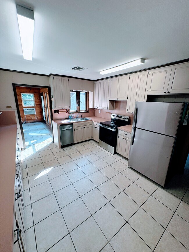 Building Photo - 189 Pinmar Ln