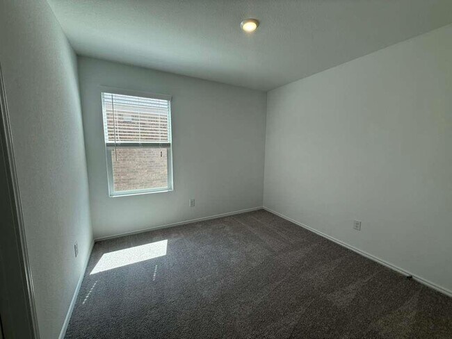 Building Photo - 623 Sormonne Lp
