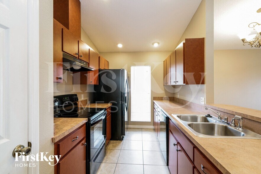 Building Photo - 1104 Old Mossy Ct