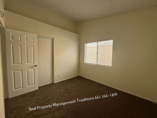Building Photo - 50% OFF FIRST MONTH'S RENT!!! GREAT Westsi...