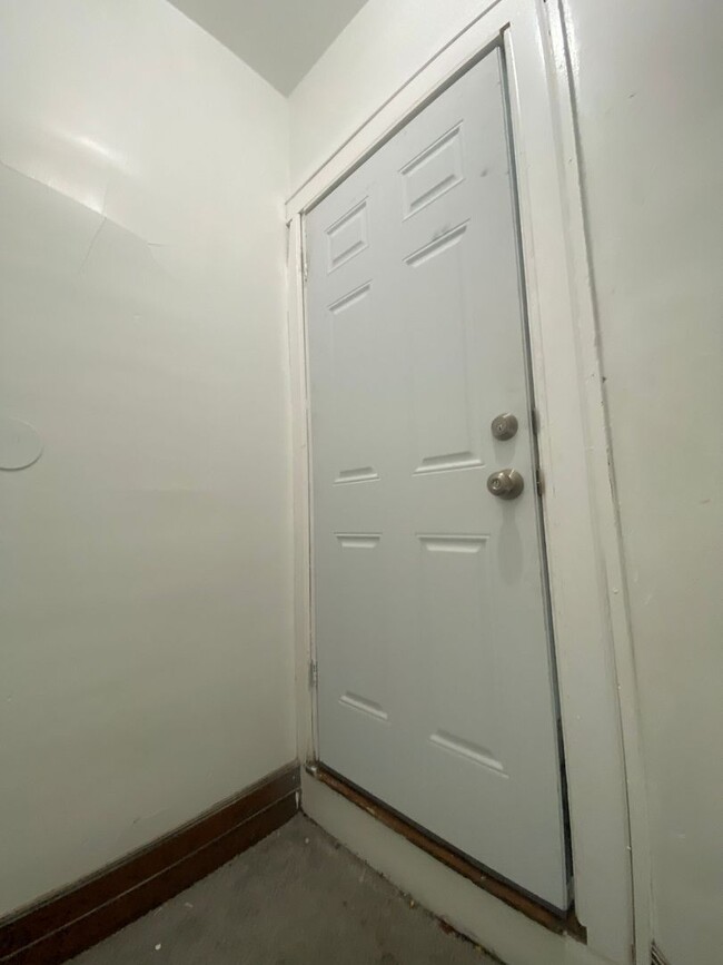 Building Photo - 2135-7 Lakewood