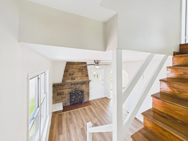 Building Photo - 1036 3rd St