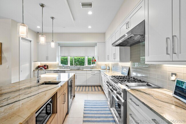 Building Photo - 217 Gulfstream Blvd