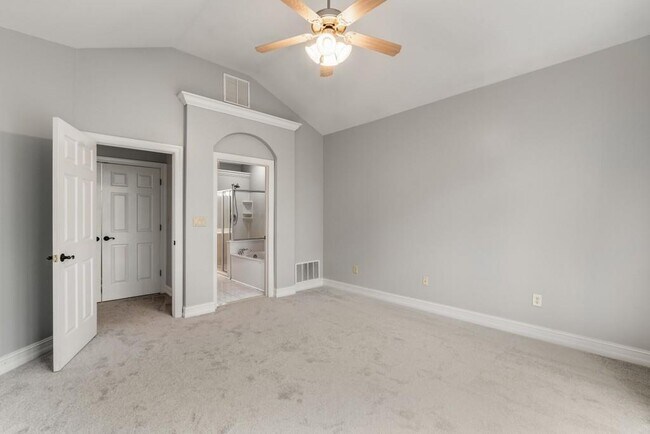 Building Photo - 331 Carpenter Dr NE