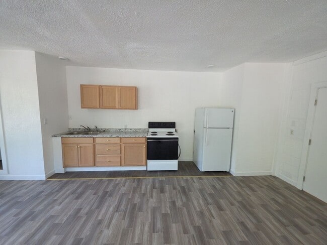 Building Photo - Lakeshore Triplex