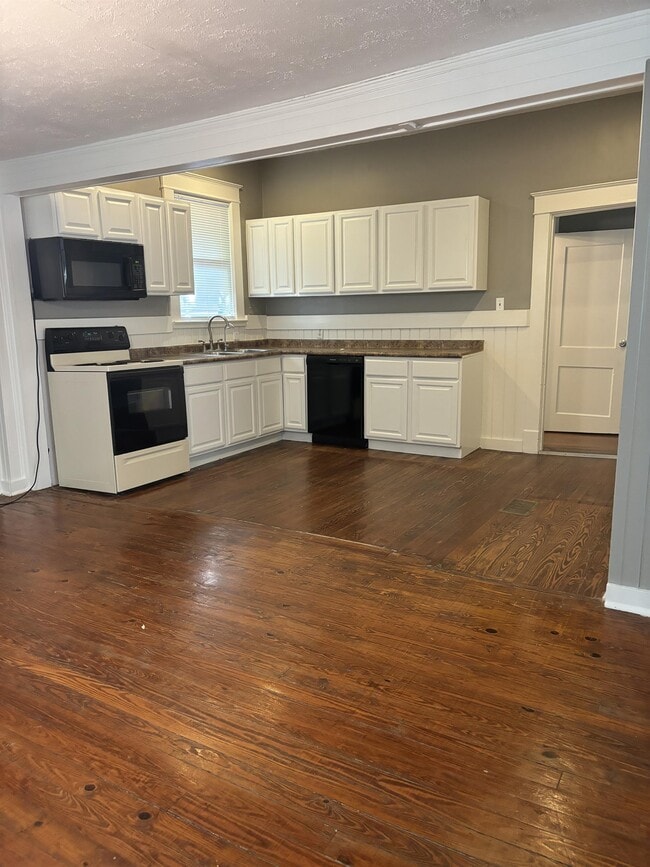 Building Photo - 2055 Evelyn Ave