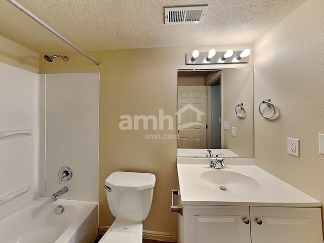 Building Photo - 10766 N Cypress