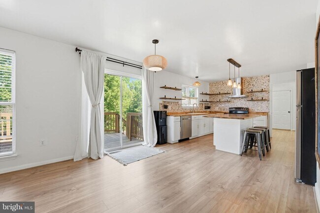 Building Photo - 11 St Marks Ct