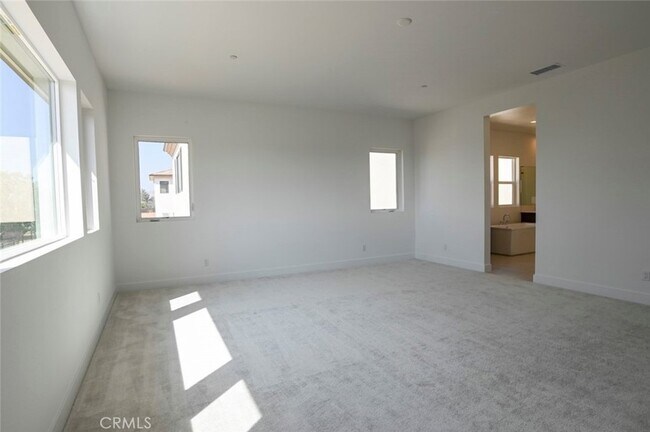 Building Photo - 20552 Edgewood Ct