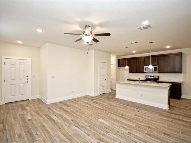 Building Photo - 406 Parkline Dr