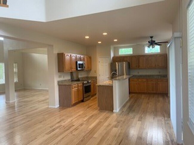 Building Photo - Single Family home located in Desirable Home Farms neighborhood