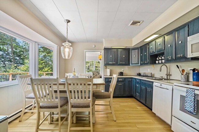 Building Photo - 1345 Long Creek Dr