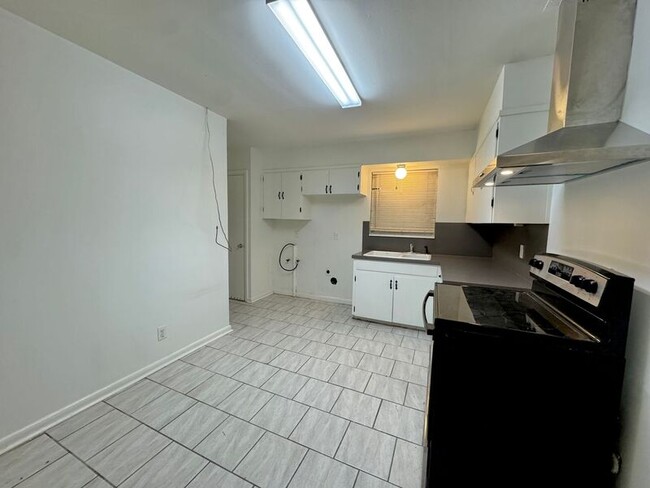 Building Photo - 103 Park Cir