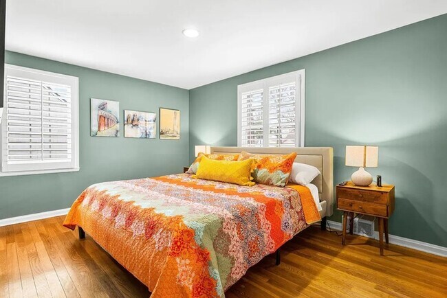 Building Photo - Stunning 3BR 3BA Fully Furnished Home w/ Granite Kitchen + Patio & Fenced Yard in Prairie Village