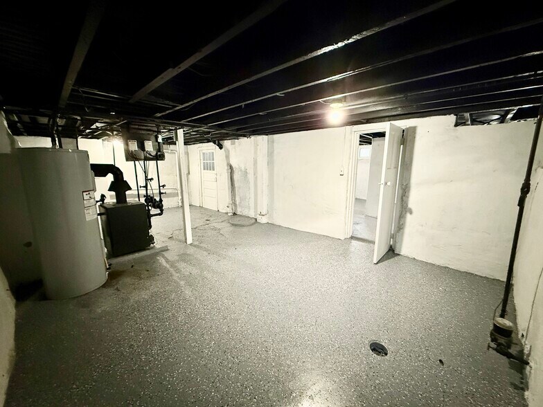 Building Photo - 1005 13th Ave