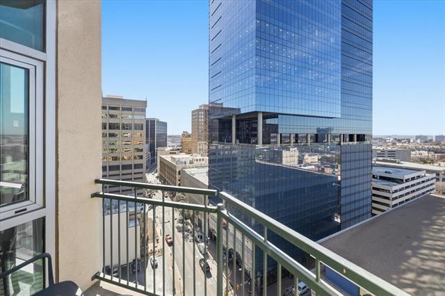 Building Photo - 500 Throckmorton St