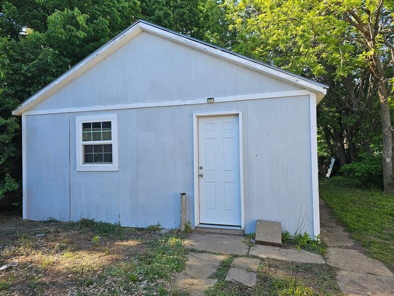 Building Photo - 3121 Canterbury Dr