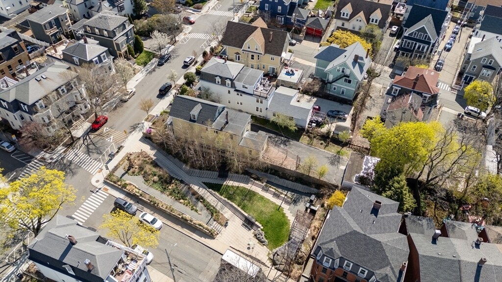 Building Photo - 44 Pearl St