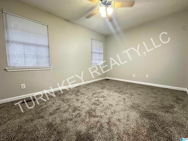 Building Photo - 2134 Cheshire Dr