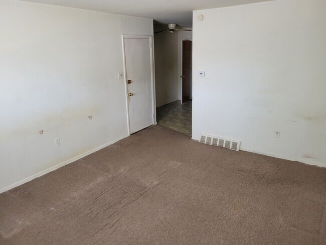 Building Photo - 6419 Tulip St