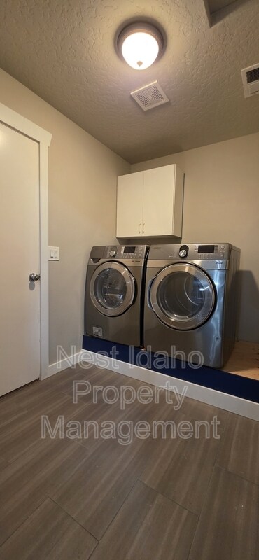 Building Photo - 157 E Murtaugh Lake Dr