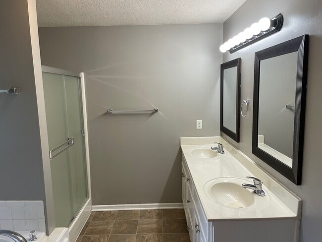 Building Photo - 5100 Hardy Ct