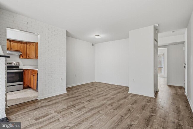 Building Photo - 8604 Village Way