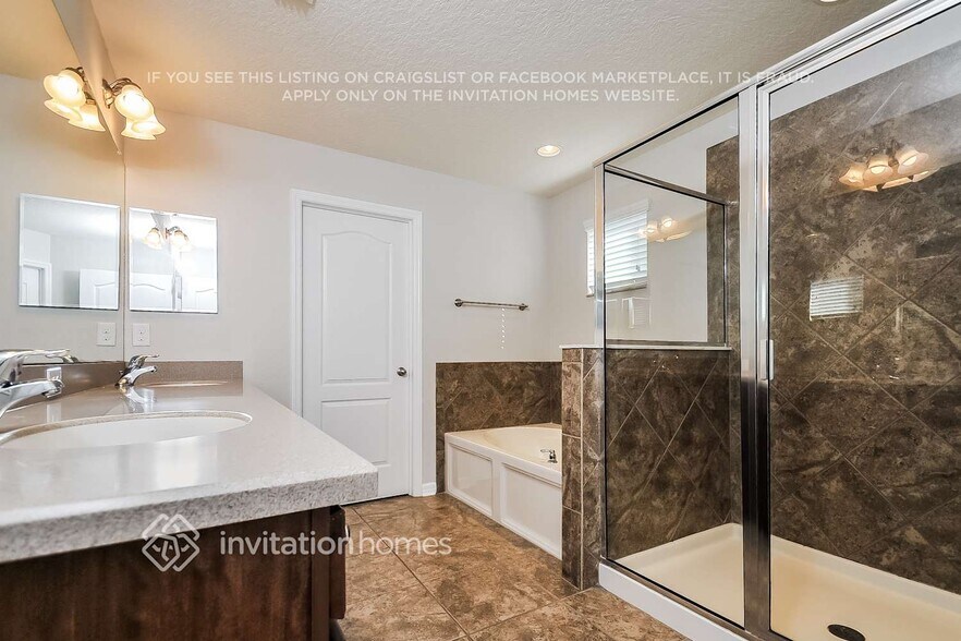 Building Photo - 6104 Fishhawk Crossing Blvd