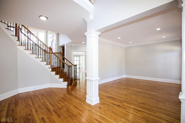 Building Photo - 1660 Briergate Dr