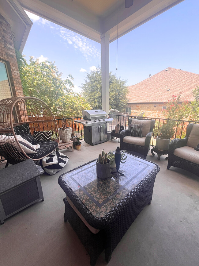 Large Backyard Patio - 5704 Alonso Dr