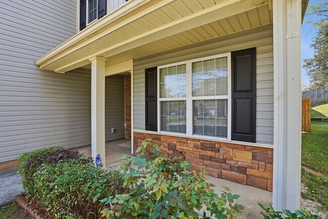 Building Photo - Move-In Ready 4BR | Space, Location & Value All in One